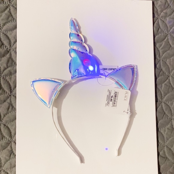 ❌SOLD❌ Holographic Light-Up Unicorn Headband - Picture 4 of 5